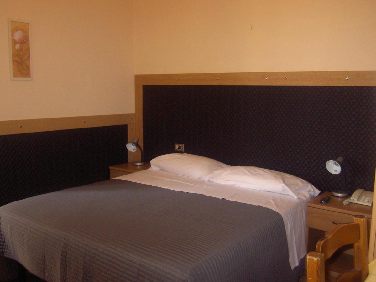 Hotel Doria Nago Rum bild